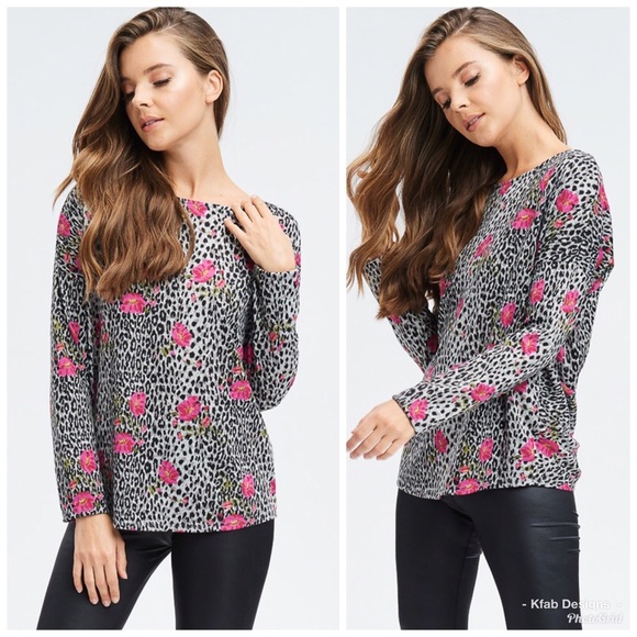 🛍LAST 3! Cheetah/Floral Back Twist Sweater! - Picture 2 of 4